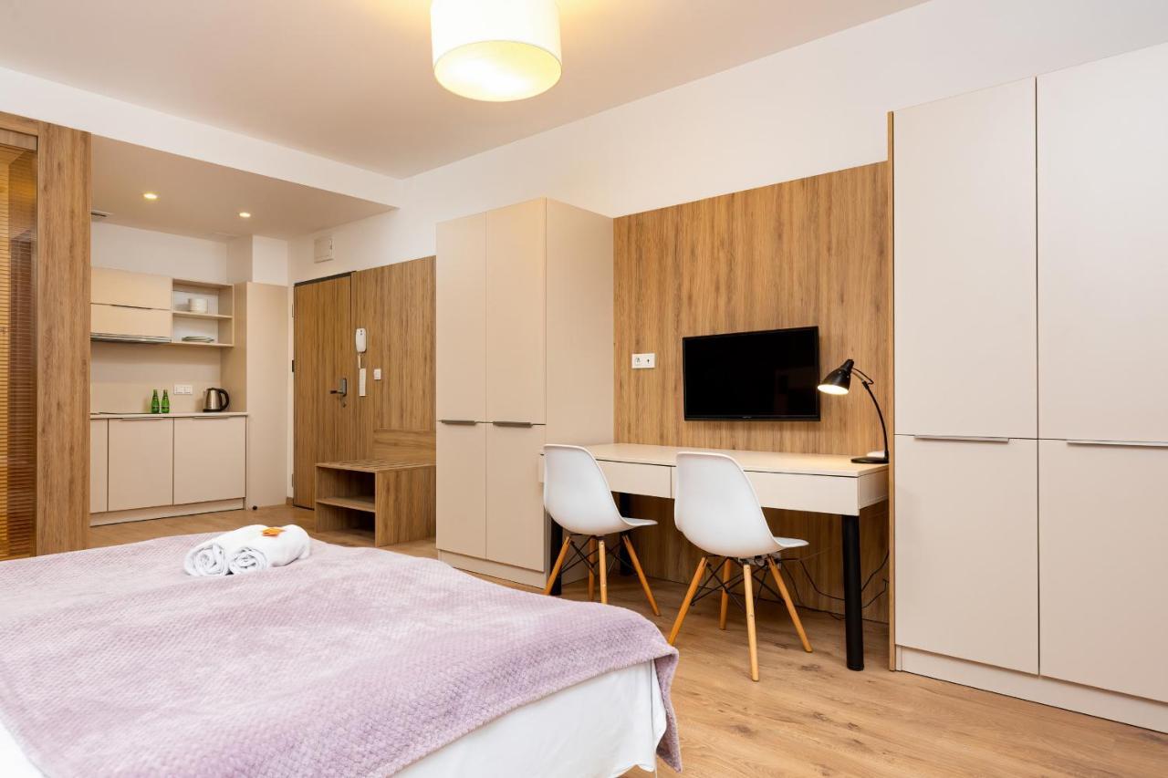 Wolska Residence Apartments With Parking By Noclegi Renters Warschau Buitenkant foto