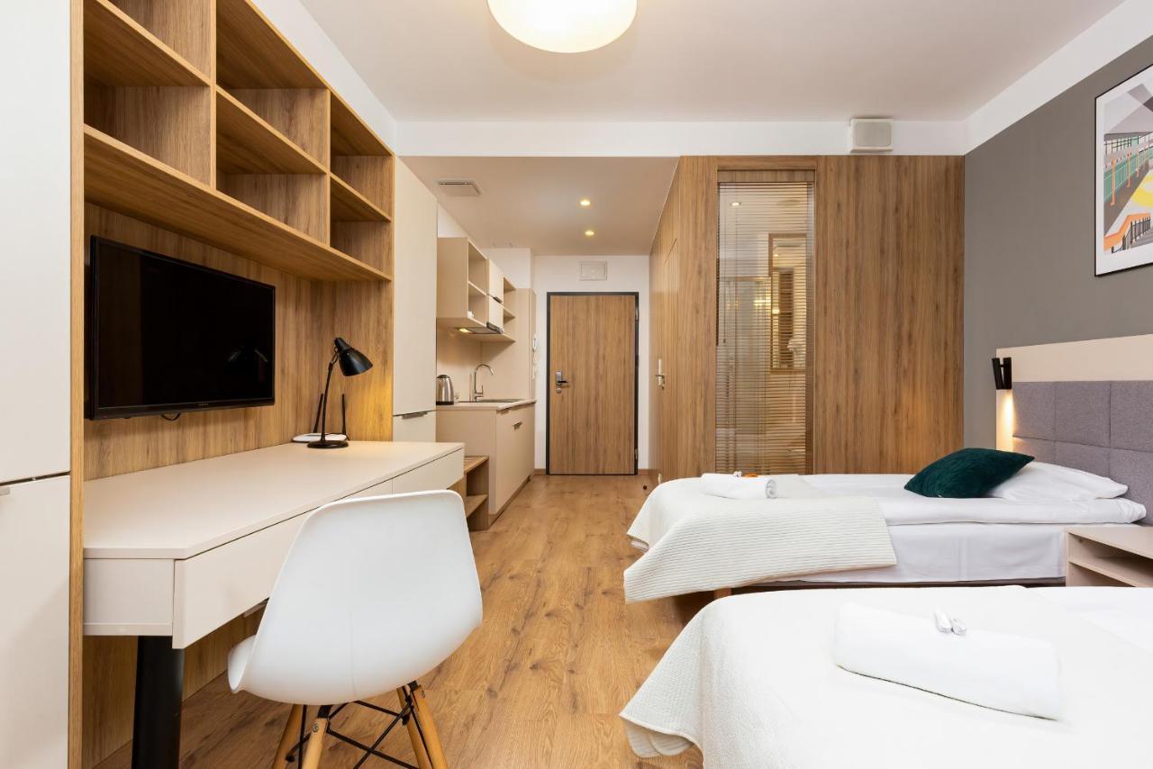 Wolska Residence Apartments With Parking By Noclegi Renters Warschau Buitenkant foto