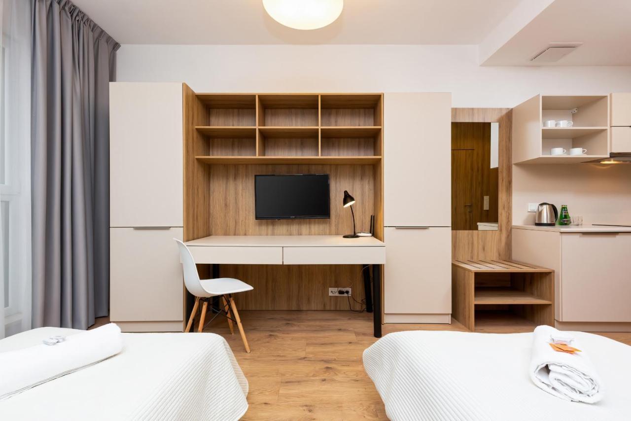 Wolska Residence Apartments With Parking By Noclegi Renters Warschau Buitenkant foto