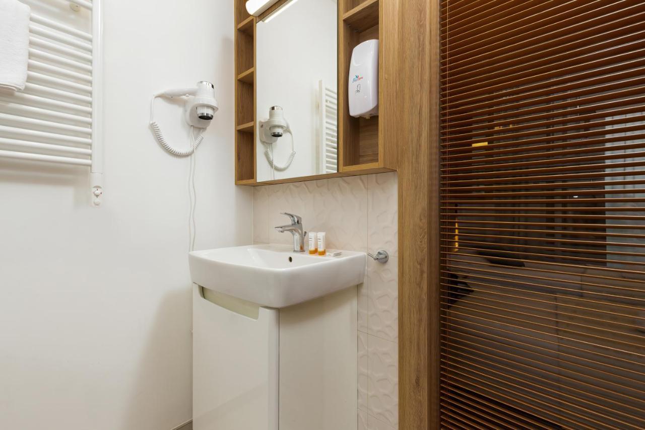 Wolska Residence Apartments With Parking By Noclegi Renters Warschau Buitenkant foto